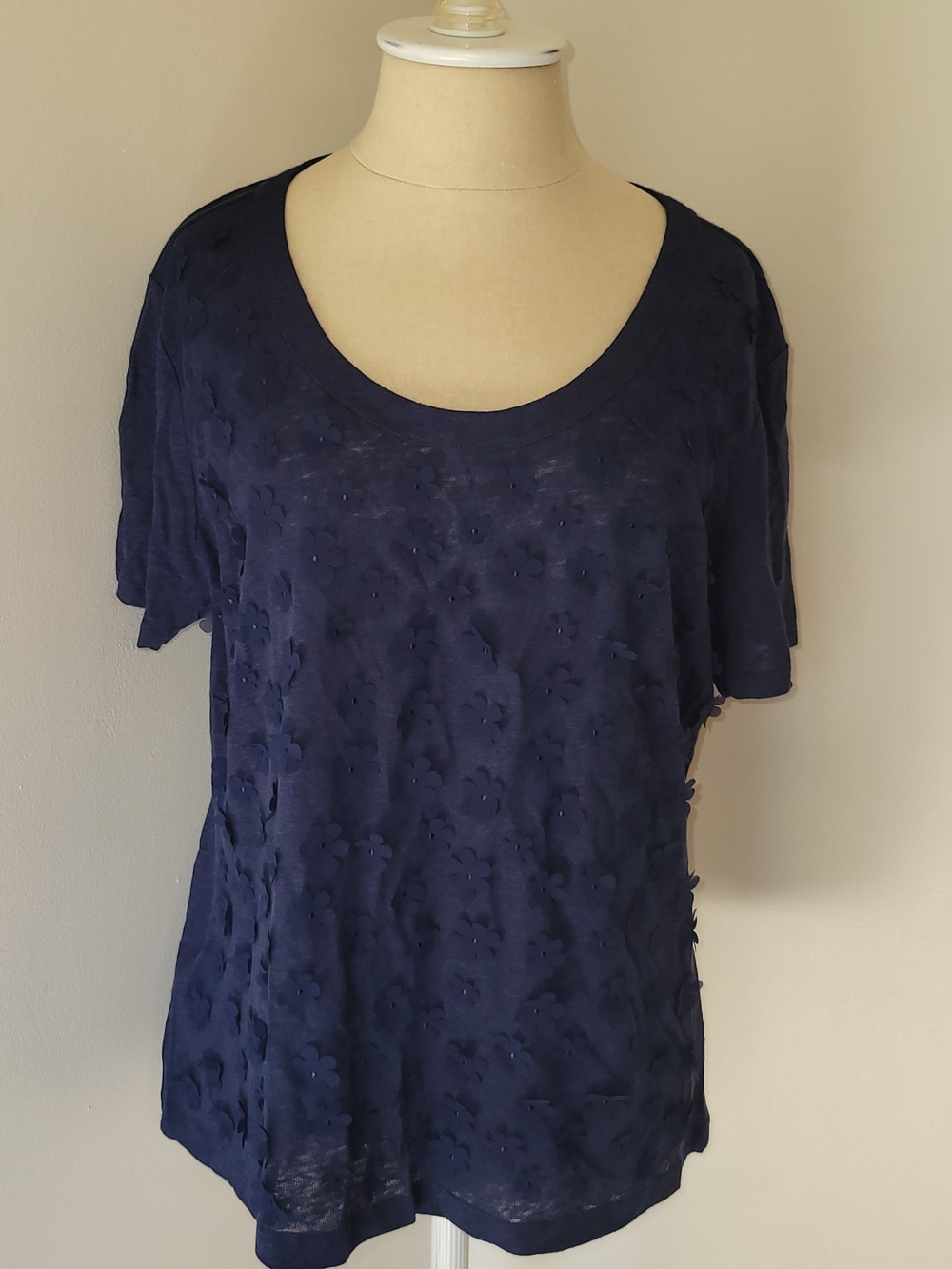 NWT Tommy Bahama Navy Floral Cutout Scoop Neck Short Sleeve Top Size Medium